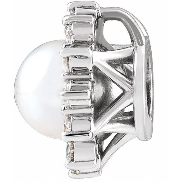 Halo-Style Pearl Pendant